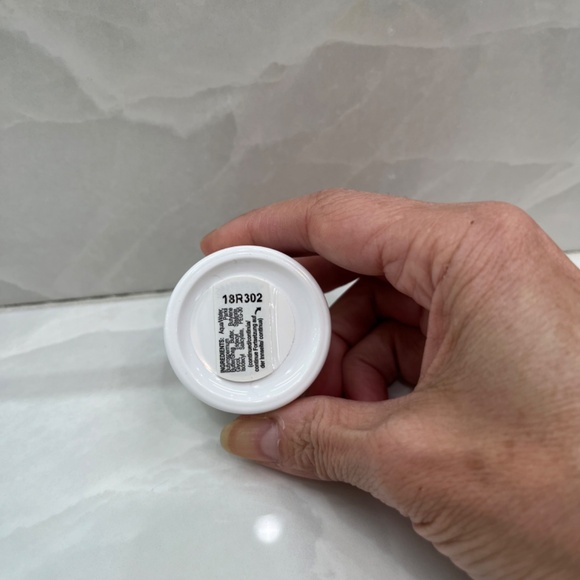 Kiehl’s Creamy Eye Treatment with Avocado - .05 Oz - New and Sealed - Picture 3 of 4